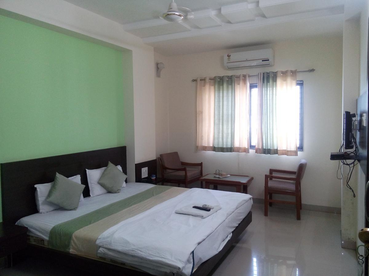 Hotel Parth Executive Latur Экстерьер фото